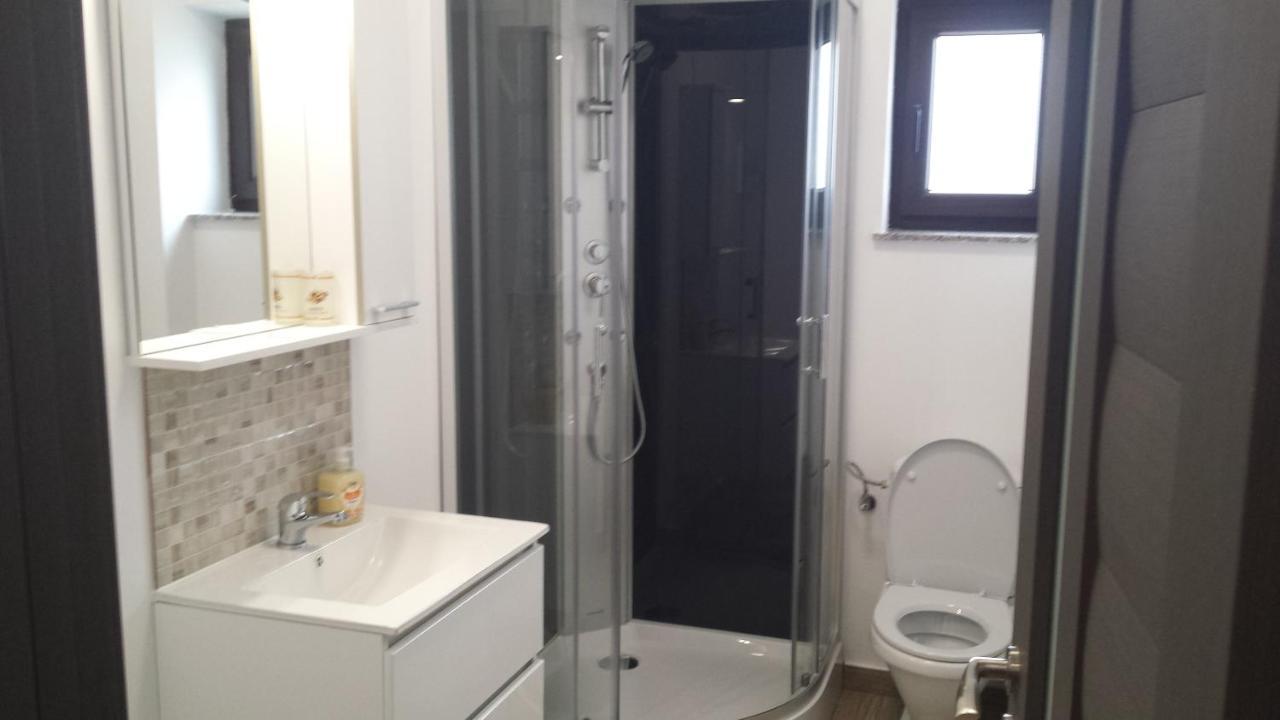 RădăuţiApartament Marioアパートメント エクステリア 写真